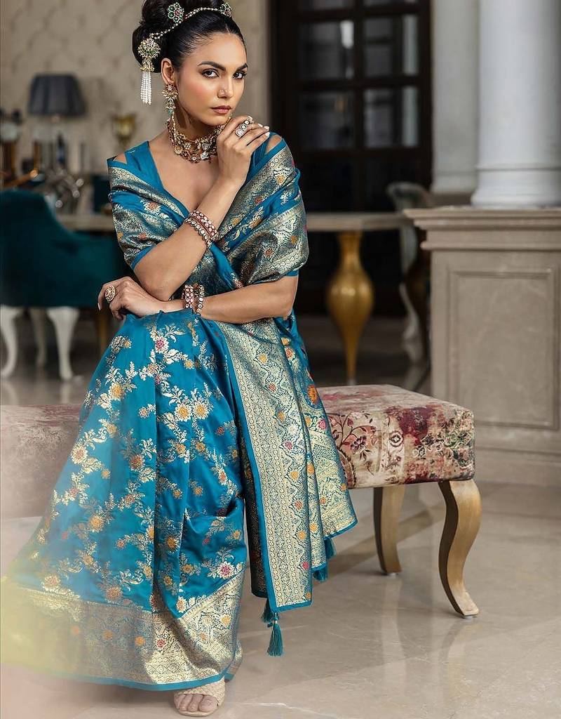 blue woven design saree with unstitched blouse piece