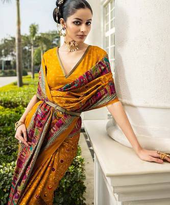 mustard printed crepe saree with unstitched blouse piece 2