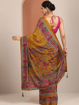 mustard printed crepe saree with unstitched blouse piece 4