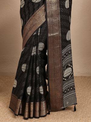 black printed georgette saree with unstitched blouse piece 3