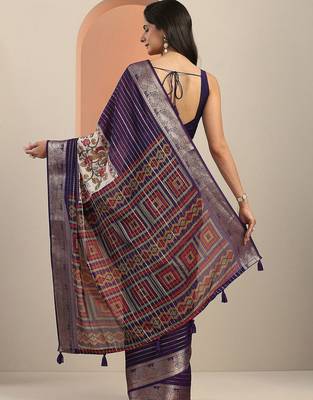 purple printed crepe saree with unstitched blouse piece 4