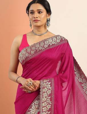 magenta embellished saree with unstitched blouse piece 5