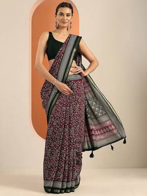 Pink maroon printed saree with unstitched blouse piece 2