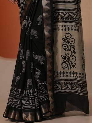 black printed saree with unstitched blouse piece 3