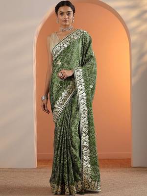 green bandhani printed chinon saree with unstitched blouse piece 2