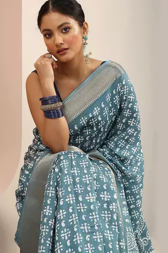 blue ethnic motifs printed saree with unstiched blouse piece