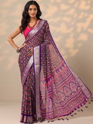 purple printed georgette saree with unstitched blouse piece 2