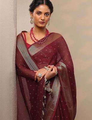 maroon printed chiffon saree with unstitched blouse piece 2