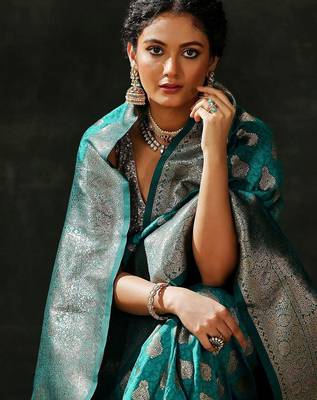 teal woven design saree with unstitched blouse piece 5