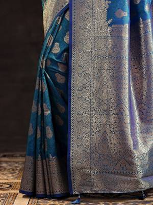blue woven design saree with unstitched blouse piece 5