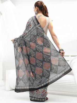 grey swirl printed cotton saree 4