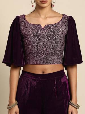 burgundy embellished embroidered velvet palazzo saree with belt 4