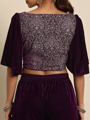 burgundy embellished embroidered velvet palazzo saree with belt 5