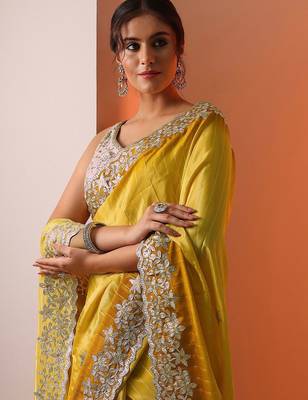yellow embellished crepe saree with unstitched blouse piece 5