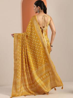 yellow printed saree with unstitched blouse piece 3