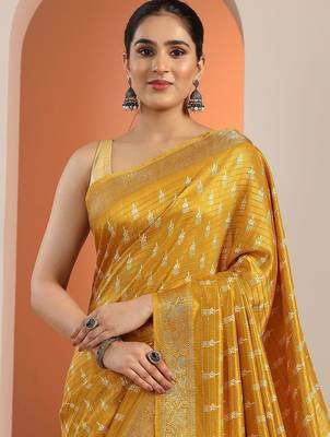 yellow printed saree with unstitched blouse piece 4
