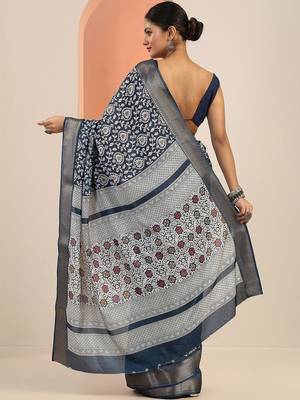 navy blue printed saree with unstitched blouse piece 3