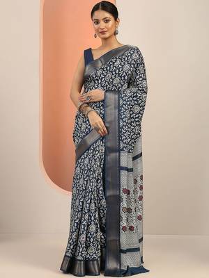navy blue printed saree with unstitched blouse piece 5