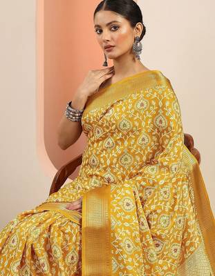 yellow printed saree with unstitched blouse piece 1