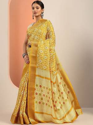 yellow printed saree with unstitched blouse piece 3