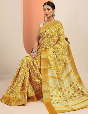 yellow printed saree with unstitched blouse piece 5