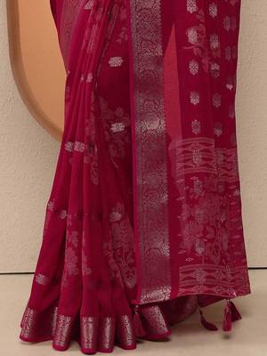 magenta woven design saree with unstitched blouse piece 2