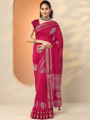 pink printed saree with unstitched blouse piece 2