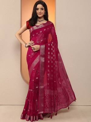 magenta woven design saree with unstitched blouse piece 2