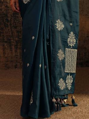 teal floral embroidered saree with unstitched blouse piece 5