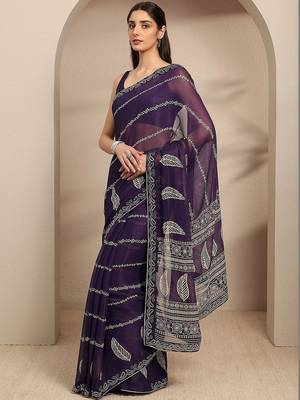 purple ethnic motifs printed saree with unstitched blouse piece 4