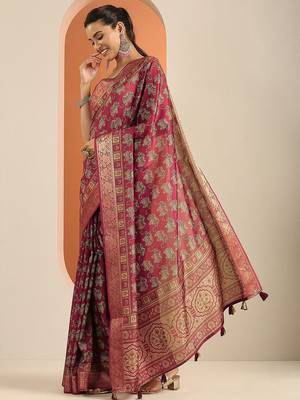 red printed saree with unstitched blouse piece 3