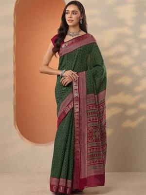 green leheriya printed silk blend saree with unstitched blouse piece 2