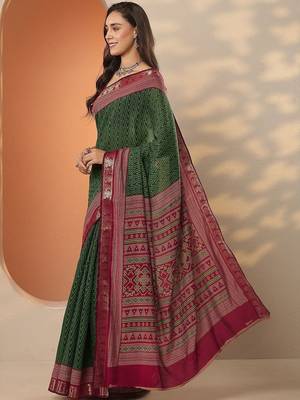 green leheriya printed silk blend saree with unstitched blouse piece 5