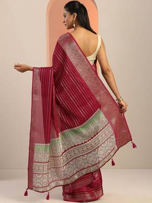 maroon woven design georgette saree with unstitched blouse piece 4