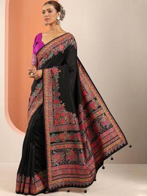black printed saree with unstitched blouse piece 3
