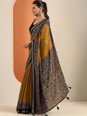 mustard printed saree with unstitched blouse piece 3