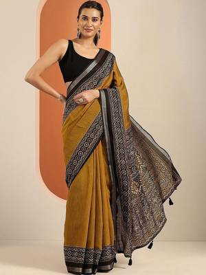 mustard printed saree with unstitched blouse piece 5