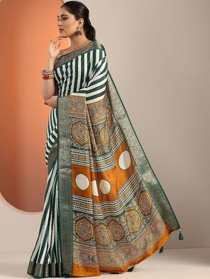 white printed saree with unstitched blouse piece 3