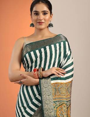 white printed saree with unstitched blouse piece 5