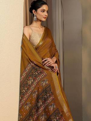 mustard solid saree with unstitched blouse piece 3