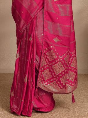 magenta ethnic motif woven design saree with a blouse piece 3