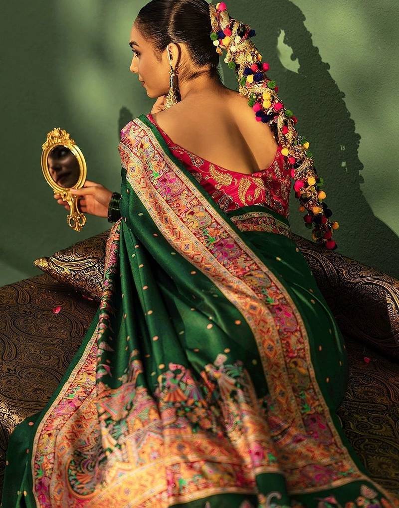 green printed saree with unstitched blouse piece