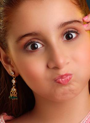 Gold plated kundan emerald green drop earrings 2