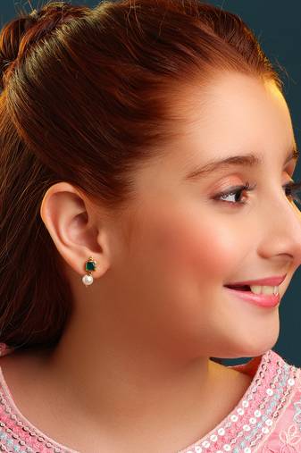 Gold plated emerald green pearl stud earrings