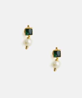 Gold plated emerald green pearl stud earrings 3