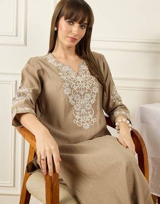 Beige silk-blend straight kurta with trousers 1