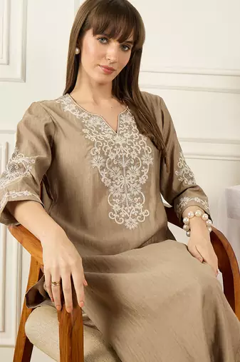 Beige silk-blend straight kurta with trousers