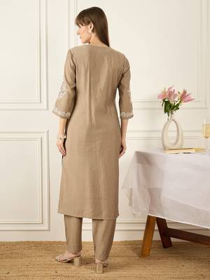 Beige silk-blend straight kurta with trousers 2