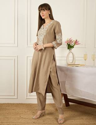 Beige silk-blend straight kurta with trousers 3