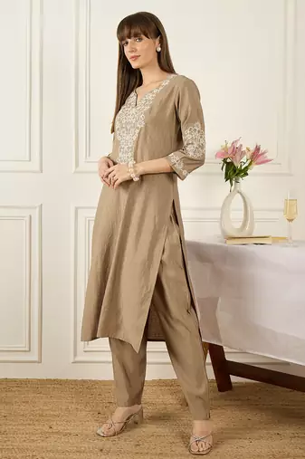 Beige silk-blend straight kurta with trousers